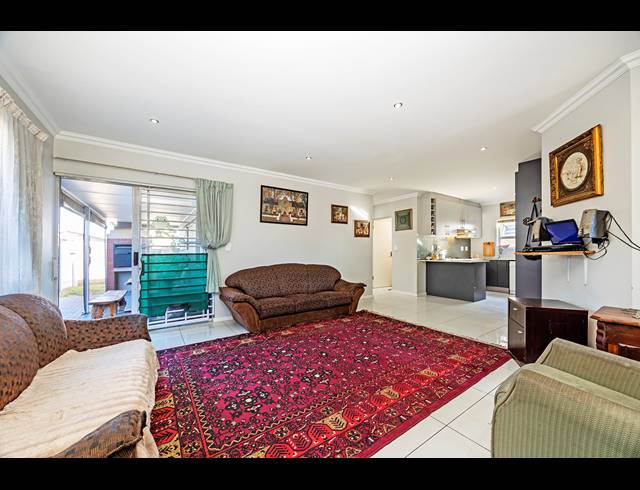 3 BEDROOM HOUSE FOR SALE IN ZONNENDAL